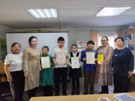 «Ааҕар саха сайдам ыала»күрэх — Бу күрэх «Ыал саргыта» улуустааҕы пилотнай бырайыак иһинэн ыытыллар .Сыала-соруга: дьиэ-кэргэнинэн ааҕыыны сайыннарыы,чуолаан оҕо төрөөбүт тылынан саҥарарыгар сахалыы кинигэ оруолун тириэрдии буолар. Быйылгыттан » Төрөөбүт тыл биһигэ «диэн киин арылынна, Улуустааҕы Оҕо библиотеката салайыытынан нэһилиэк библиотекалара оскуоланы,уһуйааны кытта холбоһон үгүс өрүттээх үлэ ыытыллара былааннанар. Кулун тутар 19 күнүгэр олохтоох библиотекаҕа «Ааҕар саха сайдам ыала» күрэх [&hellip;]